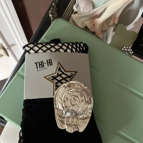 Halloween Police outfit- Free fishnets - Picture 5 of 5